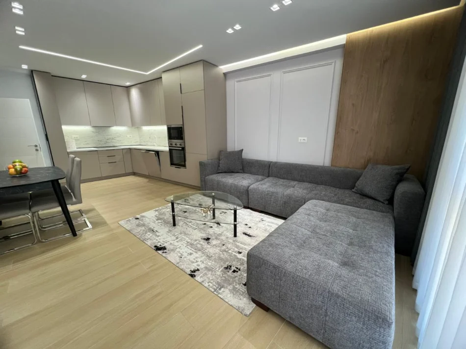 Tirane, jepet me qera apartament 2+1+Ballkon Kati 5, 106 m² 800 € (Rruga Jordan Misja)