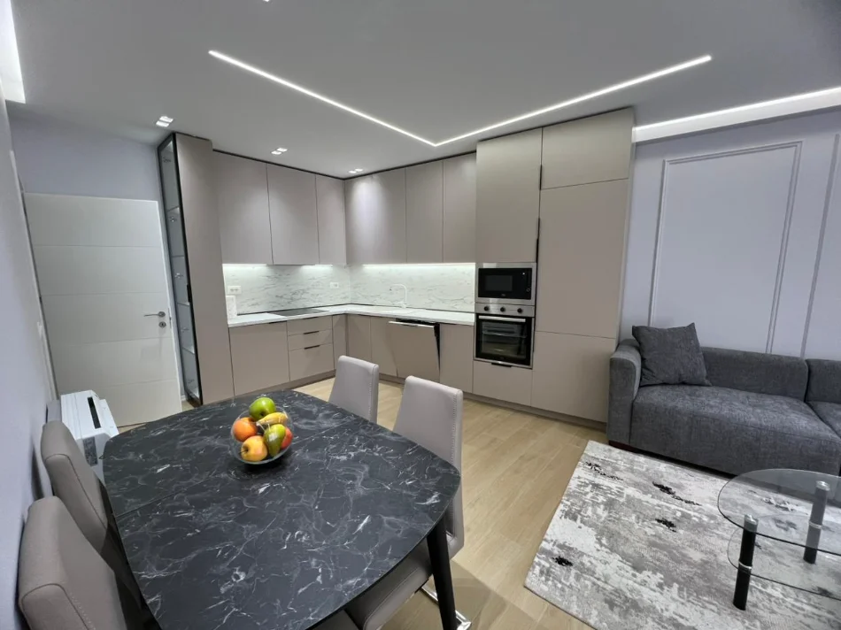 Tirane, jepet me qera apartament 2+1+Ballkon Kati 5, 106 m² 800 € (Rruga Jordan Misja)