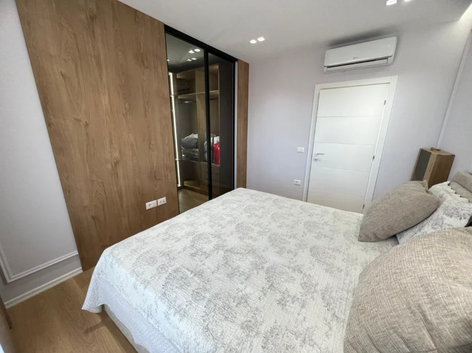 Tirane, jepet me qera apartament 2+1+Ballkon Kati 5, 106 m² 800 € (Rruga Jordan Misja)