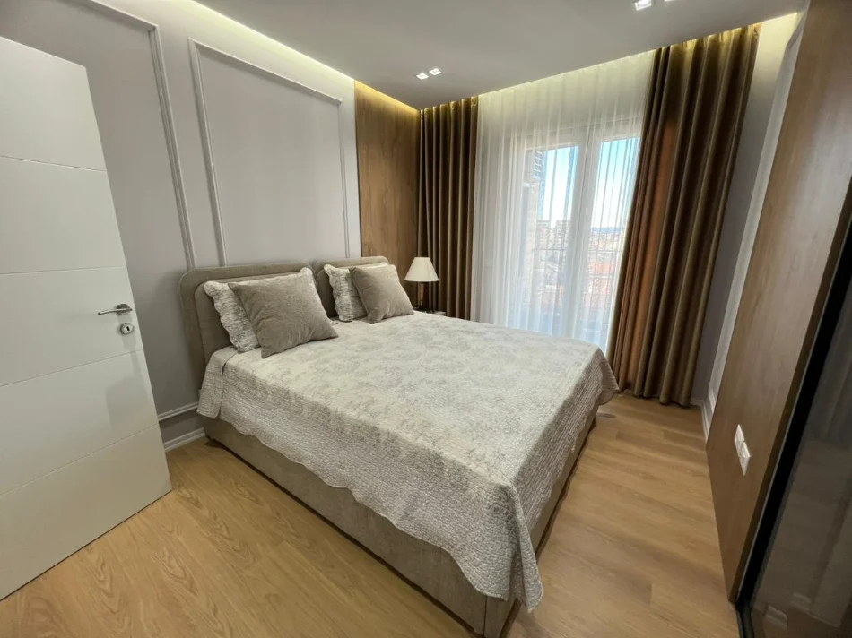 Tirane, jepet me qera apartament 2+1+Ballkon Kati 5, 106 m² 800 € (Rruga Jordan Misja)