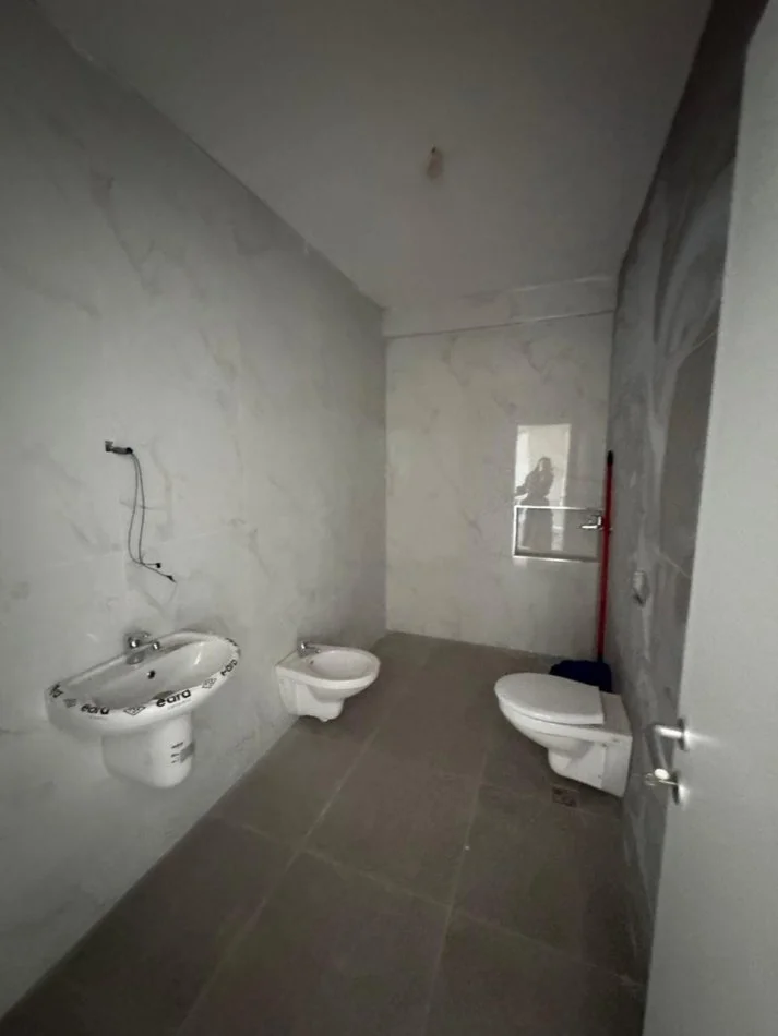Tirane, shitet apartament 2+1 Kati 2, 111 m² 192.000 € 