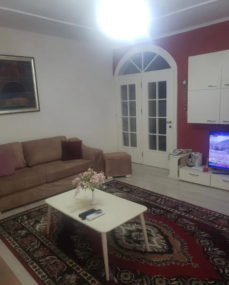 Tirane, jepet me qera apartament 2+1+Ballkon Kati 2, 112 m² 820 € (MYSLYM SHYRI)