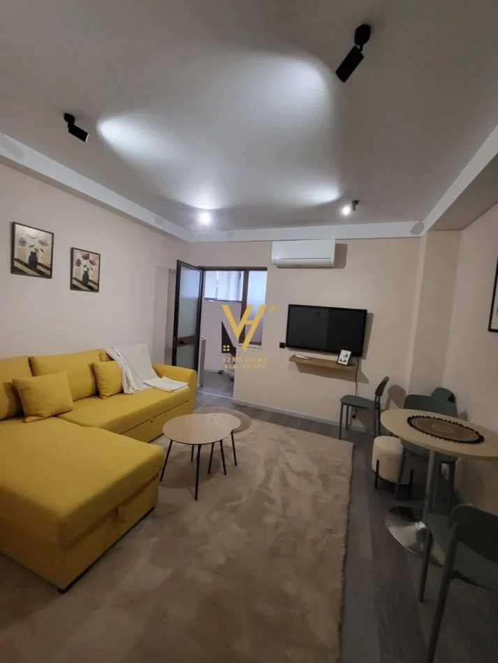 Tirane, jepet me qera apartament 1+1+Ballkon Kati 1, 55 m² 530 € (RRUGA FORTUZI)