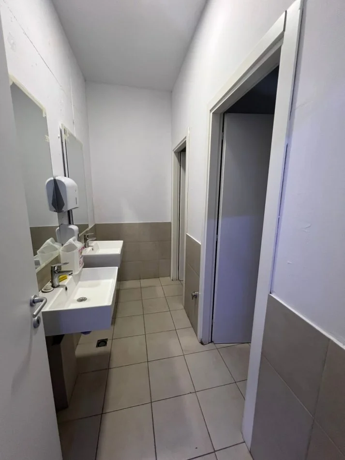 Tirane, jepet me qera zyre Kati 1, 361 m² 5.800 € (ZOGU I ZI)