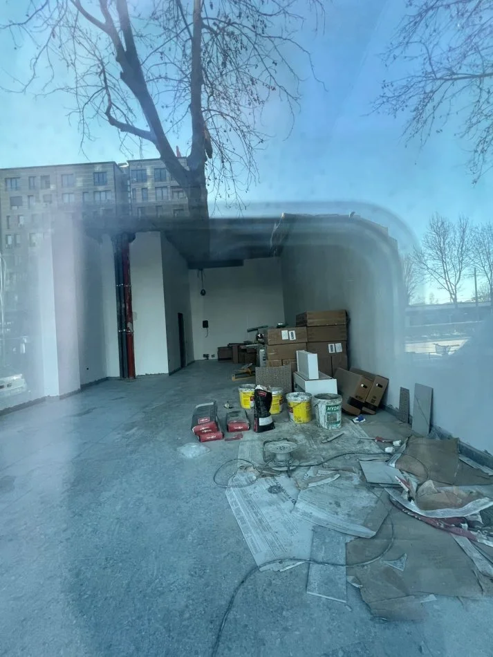 Tirane, jepet me qera dyqan Kati 0, 80 m² 2.000 € (LAPRAKE)