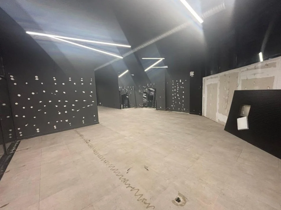 Tirane, jepet me qera ambjent biznesi , 200 m² 3.000 € (Bulevardi Zogu i Parë, Qendër)