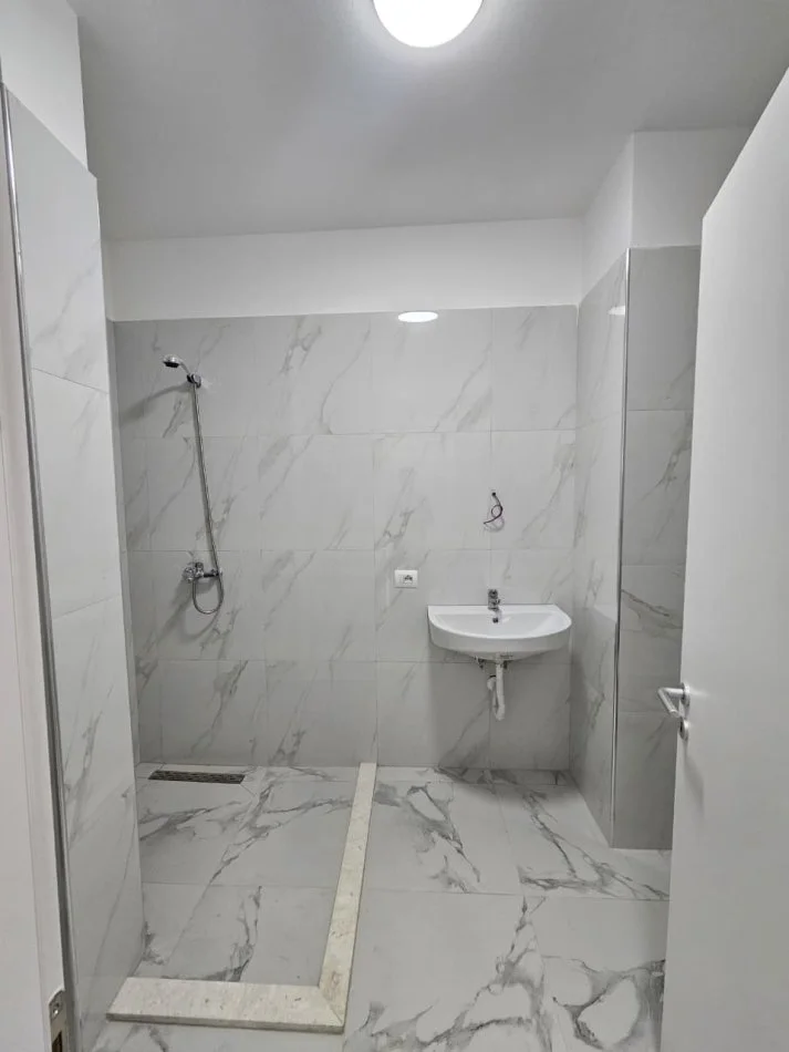 Tirane, jepet me qera zyre , 60 m² 600 € (Zogu i Zi)