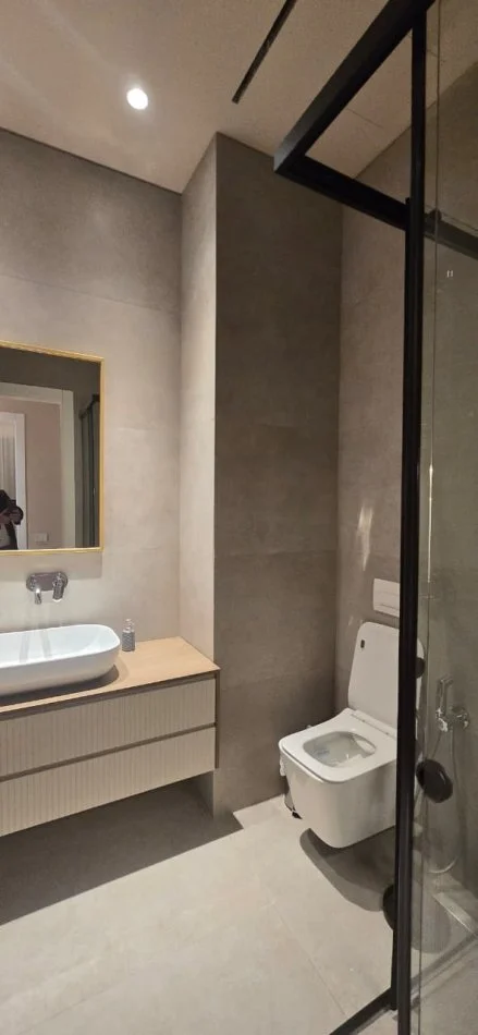 Tirane, jepet me qera apartament 2+1 Kati 6, 126 m² 1.200 € 