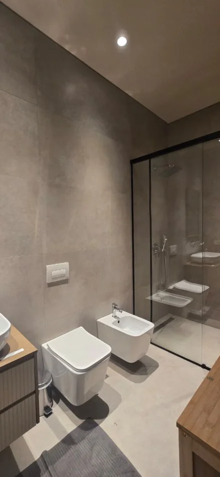 Tirane, jepet me qera apartament 2+1 Kati 6, 126 m² 1.200 € 