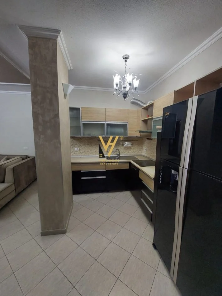 Tirane, jepet me qera apartament 2+1+Ballkon Kati 6, 110 m² 870 € (RRUGA E KAVAJES)
