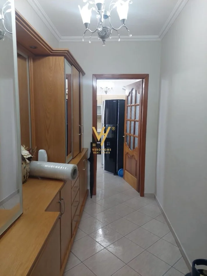 Tirane, jepet me qera apartament 2+1+Ballkon Kati 6, 110 m² 870 € (RRUGA E KAVAJES)