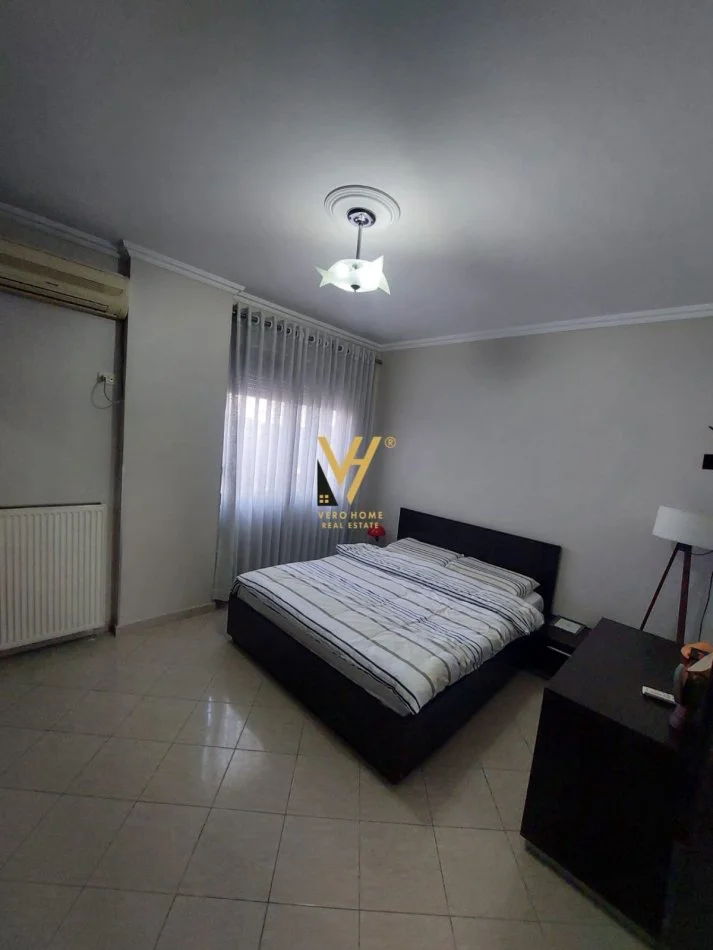 Tirane, jepet me qera apartament 2+1+Ballkon Kati 6, 110 m² 870 € (RRUGA E KAVAJES)