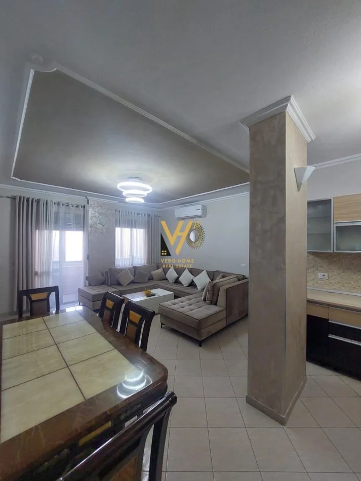 Tirane, jepet me qera apartament 2+1+Ballkon Kati 6, 110 m² 870 € (RRUGA E KAVAJES)