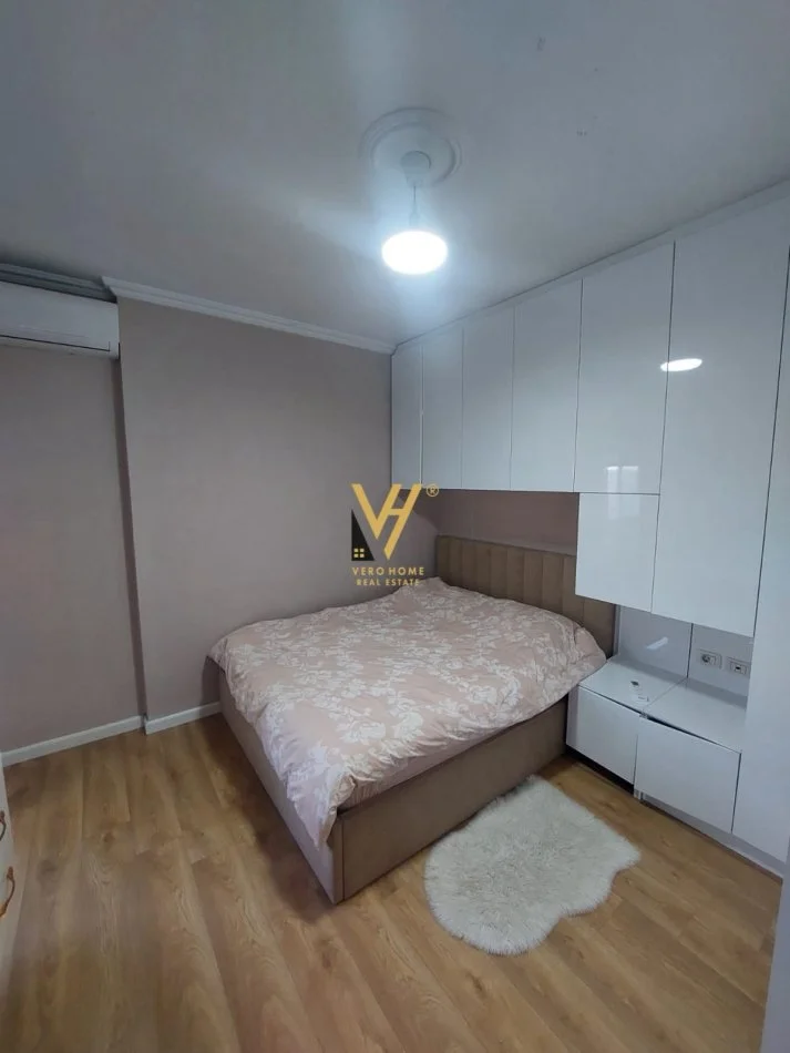 Tirane, jepet me qera apartament 2+1+Ballkon Kati 6, 110 m² 870 € (RRUGA E KAVAJES)