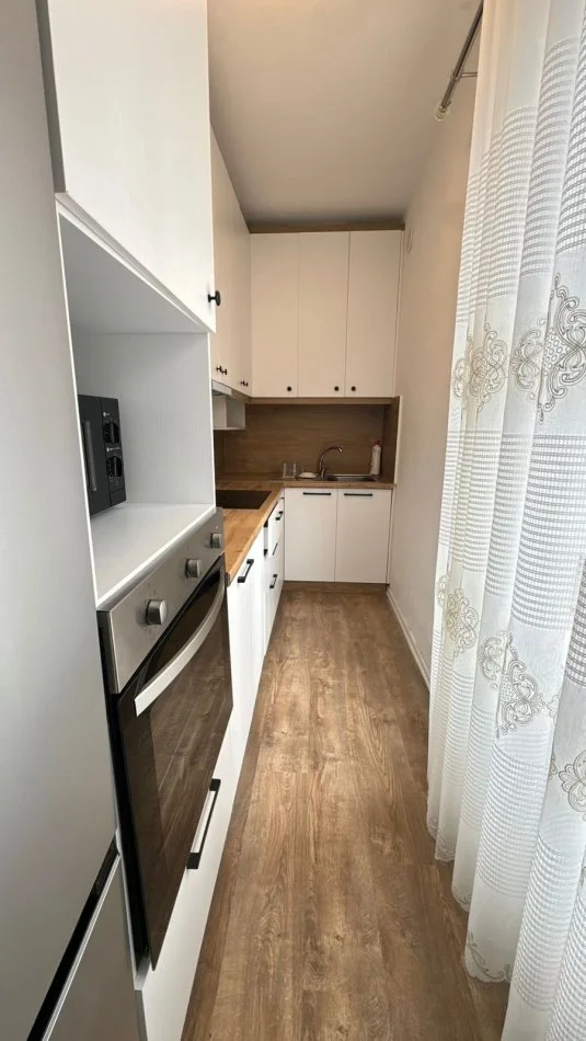 Tirane, jepet me qera apartament 2+1+Ballkon Kati 4, 79 m² 550 € 