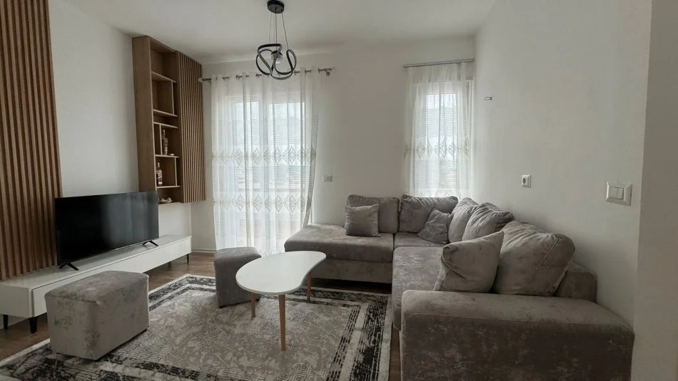 Tirane, jepet me qera apartament 2+1+Ballkon Kati 4, 79 m² 550 € 