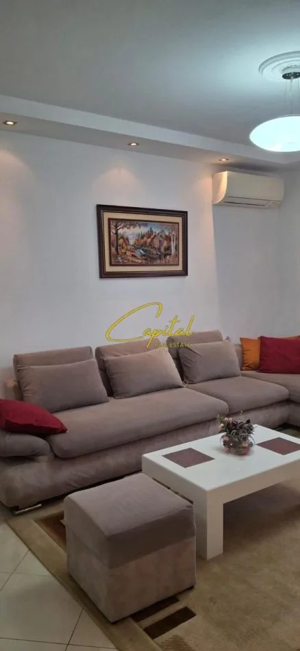 Tirane, jepet me qera apartament 2+1 Kati 3, 100 m² 650 € (VILAT AMERIKANE)