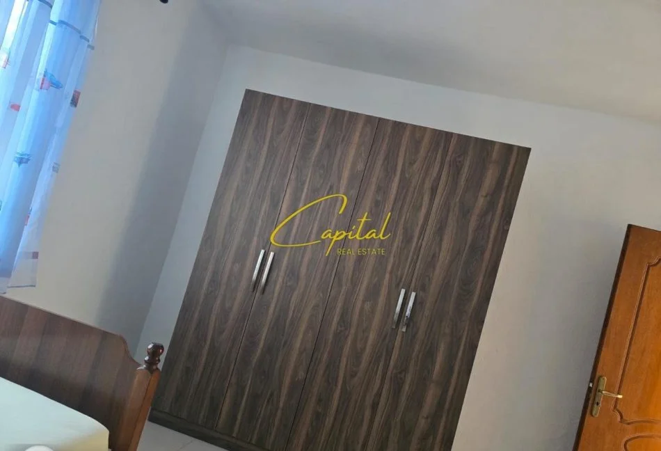 Tirane, jepet me qera apartament 2+1 Kati 1, 120 m² 400 € (LAPRAKE)