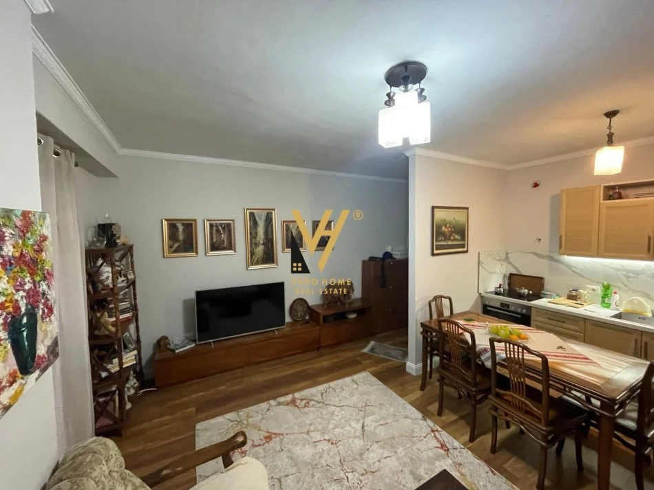 Tirane, jepet me qera apartament 2+1+Ballkon Kati 6, 90 m² 800 € (DELIJORGJI)