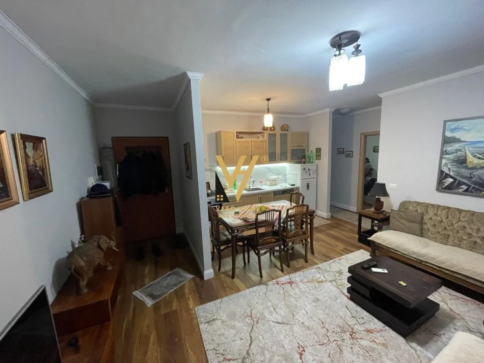 Tirane, jepet me qera apartament 2+1+Ballkon Kati 6, 90 m² 800 € (DELIJORGJI)