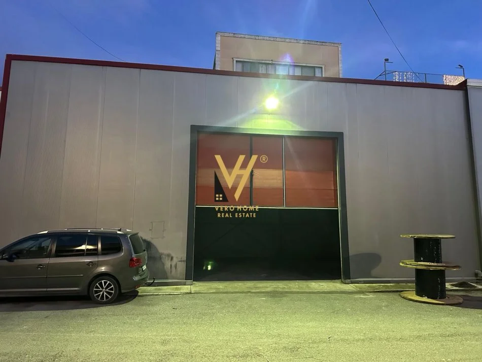 Tirane, jepet me qera magazine Kati 0, 140 m² 700 € (KASHAR)