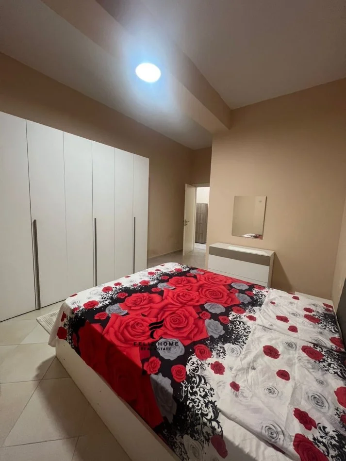 Tirane, jepet me qera apartament 1+1 Kati 1, 89 m² 400 € (FRESKU)