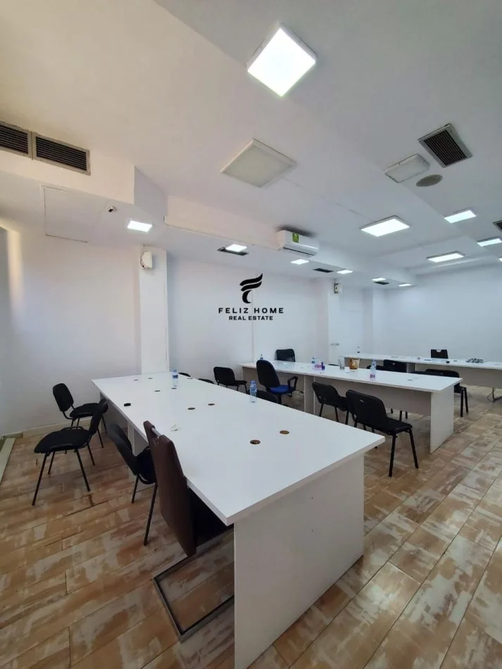 Tirane, jepet me qera zyre Kati 2, 200 m² 3.000 € (PAZARI I RI)