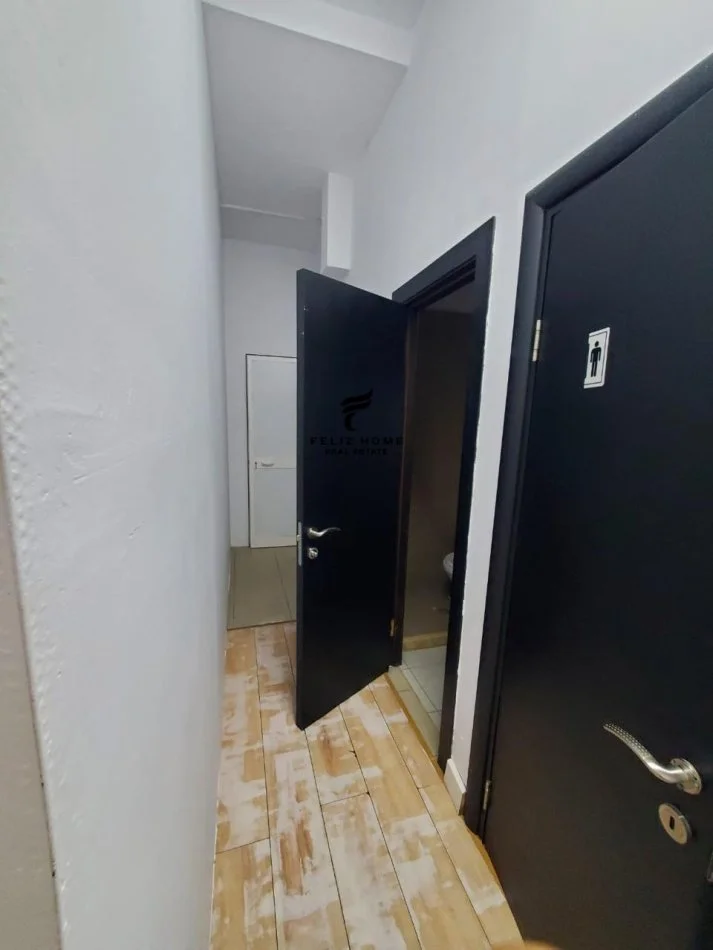 Tirane, jepet me qera zyre Kati 2, 200 m² 3.000 € (PAZARI I RI)