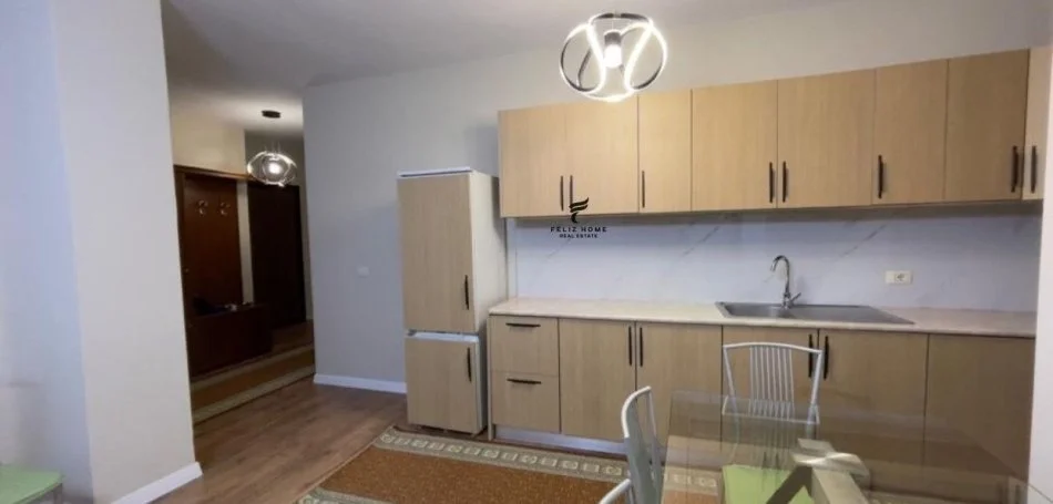 Tirane, jepet me qera apartament 2+1 Kati 6, 108 m² 600 € (BULEVARDI I RI)