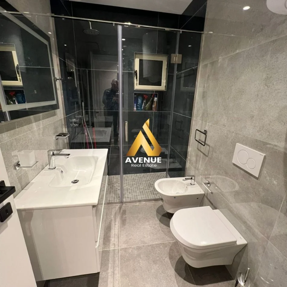 Tirane, jepet me qera apartament 2+1 Kati 7, 84 m² 700 € Fusha e Aviacionit Tirane