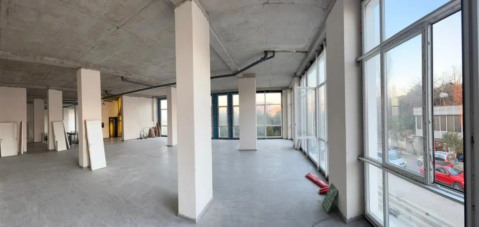 Tirane, jepet me qera zyre Kati 1, 550 m² 3.200 € (BULEVARDI I RI)