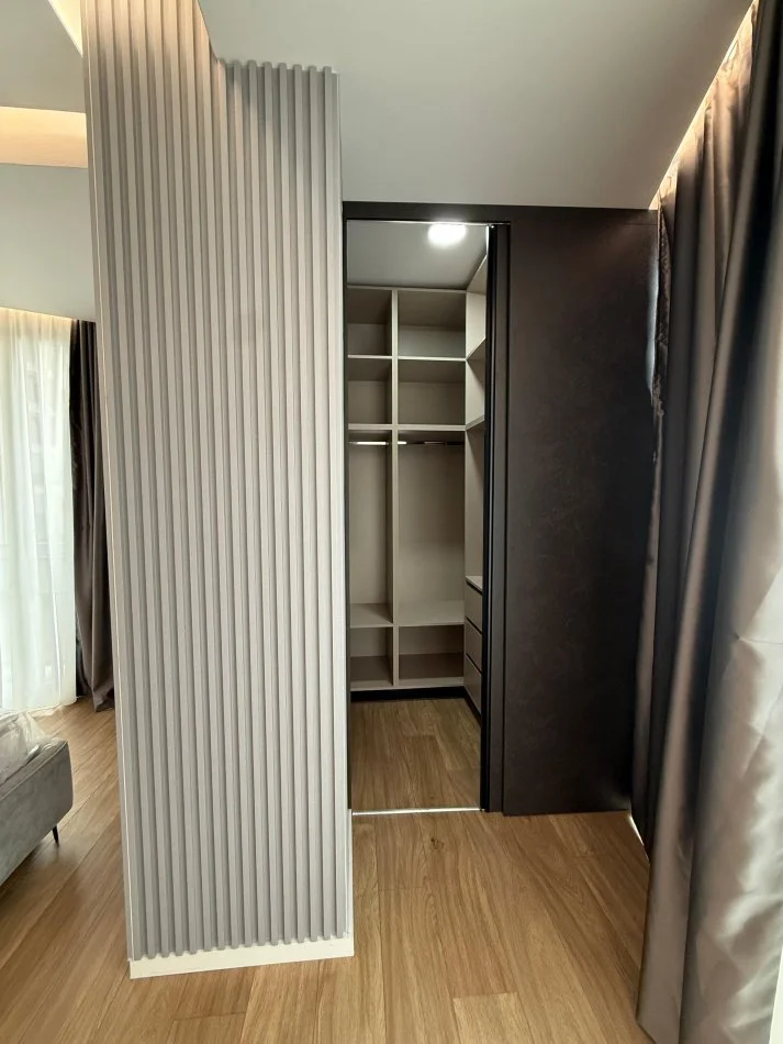 Tirane, jepet me qera apartament 2+1+Ballkon Kati 4, 1.100 € (Golden Tower Residence, Mine Peza)