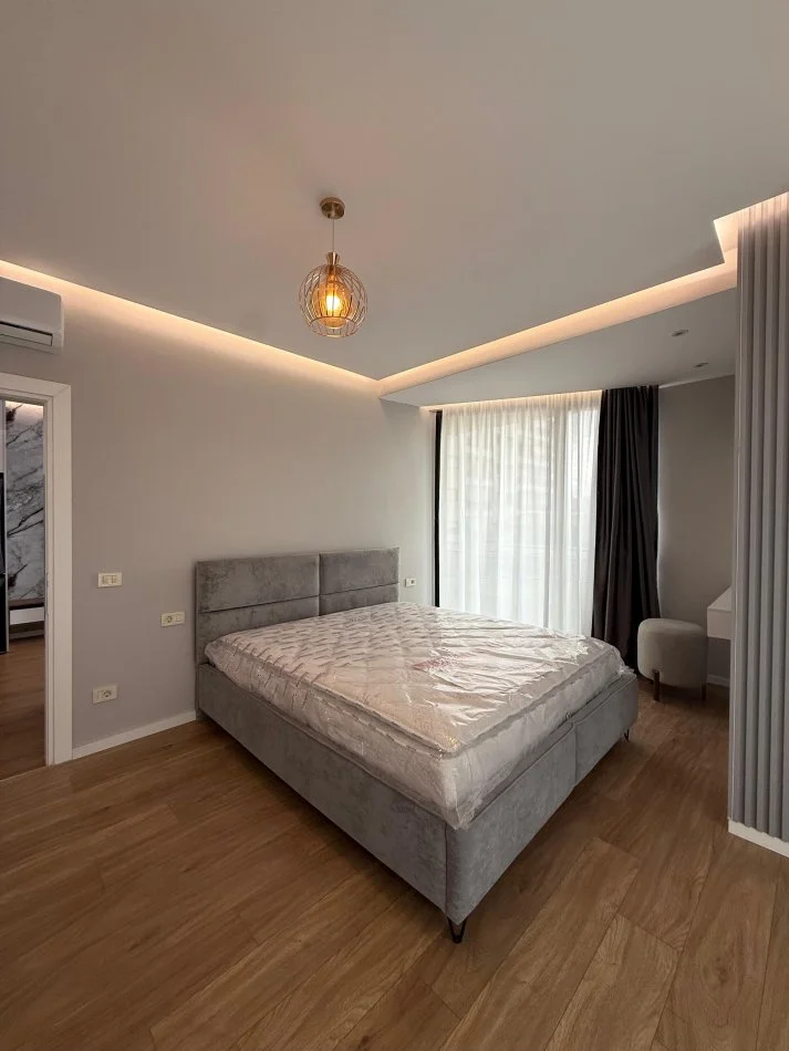 Tirane, jepet me qera apartament 2+1+Ballkon Kati 4, 1.100 € (Golden Tower Residence, Mine Peza)