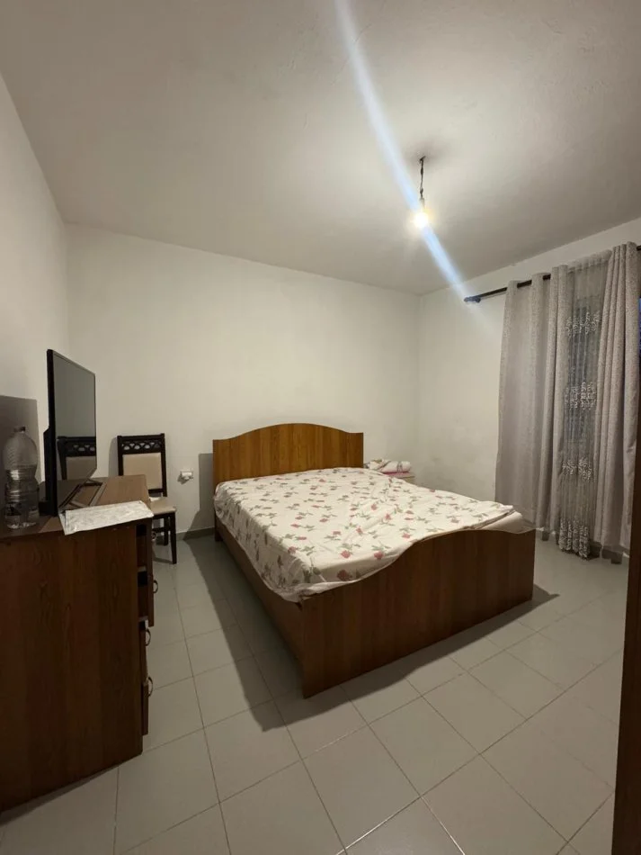 Tirane, jepet me qera shtepi 2+1 Kati 1, 120 m² 420 € (Laprake, prane Spitalit Ushtarak)