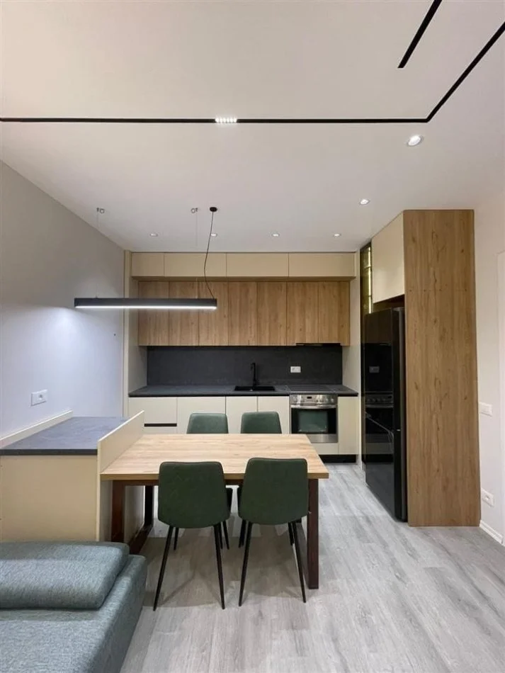 Tirane, jepet me qera apartament 2+1 Kati 1, 120 m² 550 € (univer city)