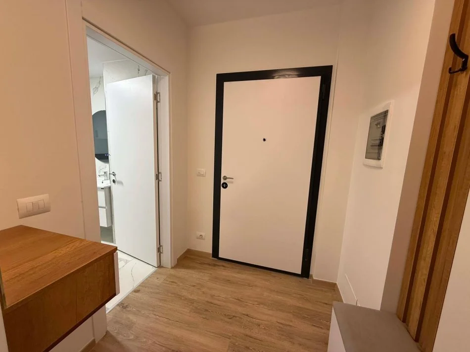 Tirane, jepet me qera apartament 2+1+Ballkon Me Post Parkimi Kati 4, 117 m² 700 € (AKSES TIRANA , DOGANA)