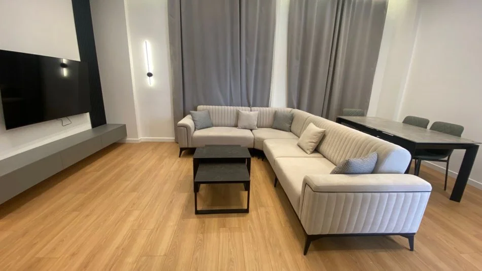 Tirane, jepet me qera apartament 1+1 Kati 1, 65 m² 700 € 