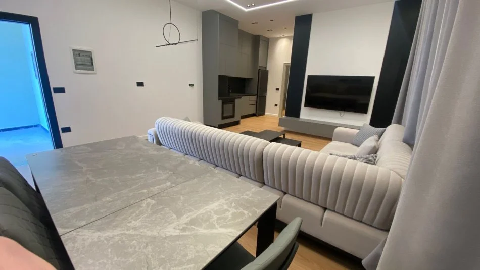 Tirane, jepet me qera apartament 1+1 Kati 1, 65 m² 700 € 