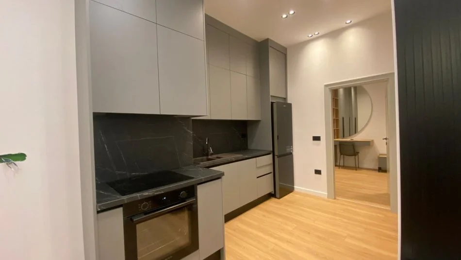 Tirane, jepet me qera apartament 1+1 Kati 1, 65 m² 700 € 