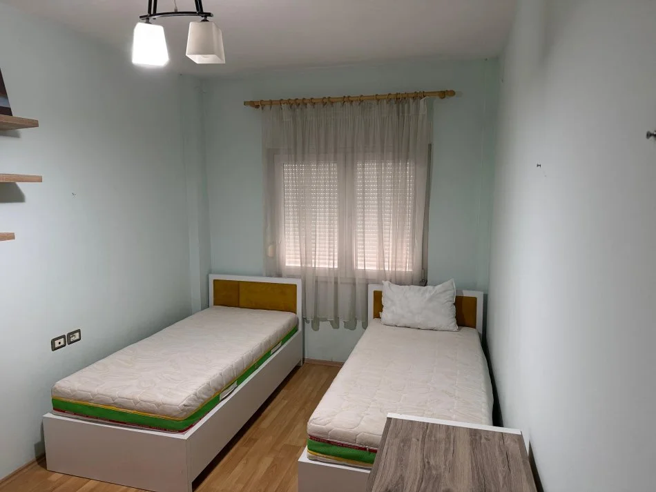 Tirane, jepet me qera apartament 2+1+Ballkon , 95 m² 502 € (Sauk)