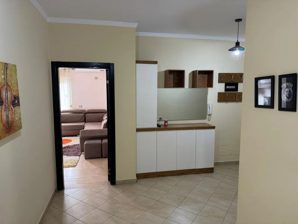Tirane, jepet me qera apartament 2+1+Ballkon , 95 m² 502 € (Sauk)
