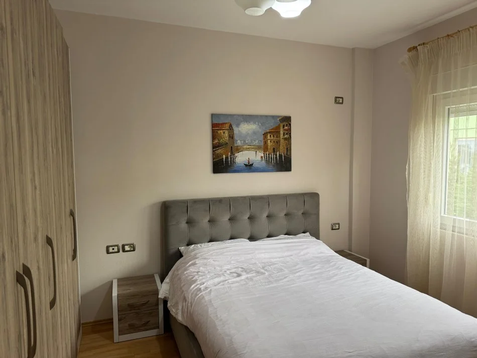 Tirane, jepet me qera apartament 2+1+Ballkon , 95 m² 502 € (Sauk)