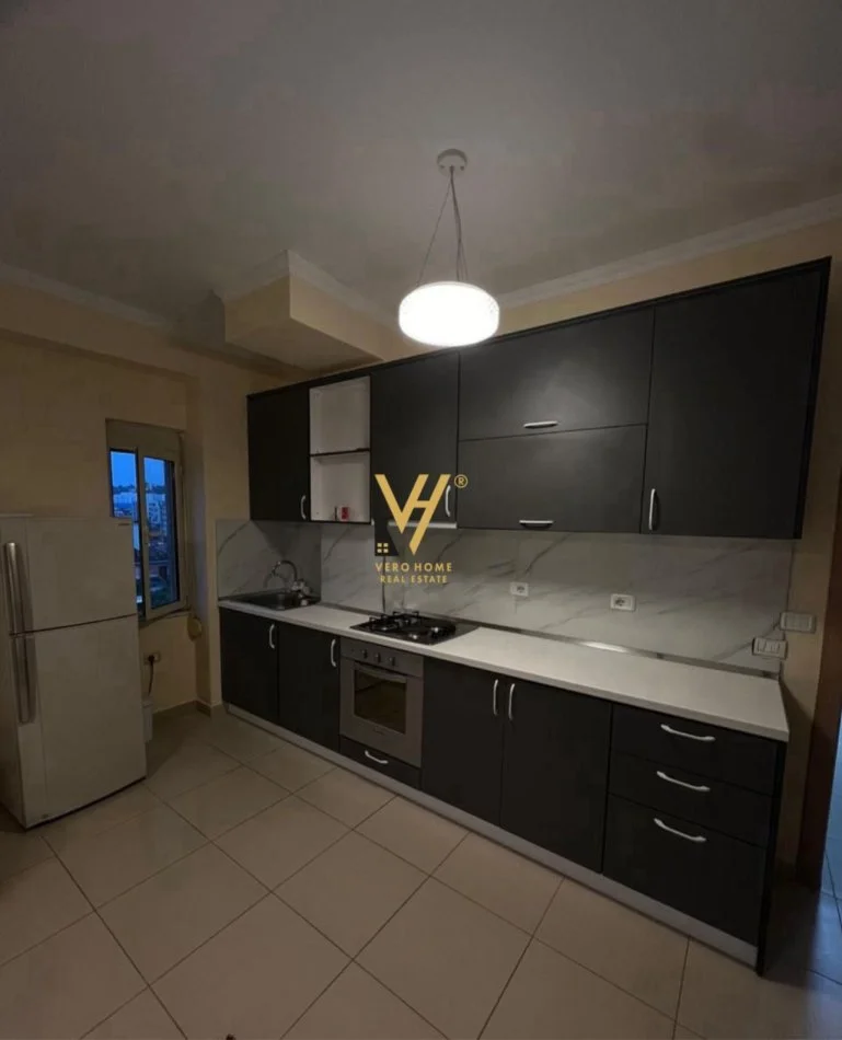 Tirane, jepet me qera apartament 2+1+Ballkon Kati 4, 79 m² 500 € (KODRA E PRIFTIT)