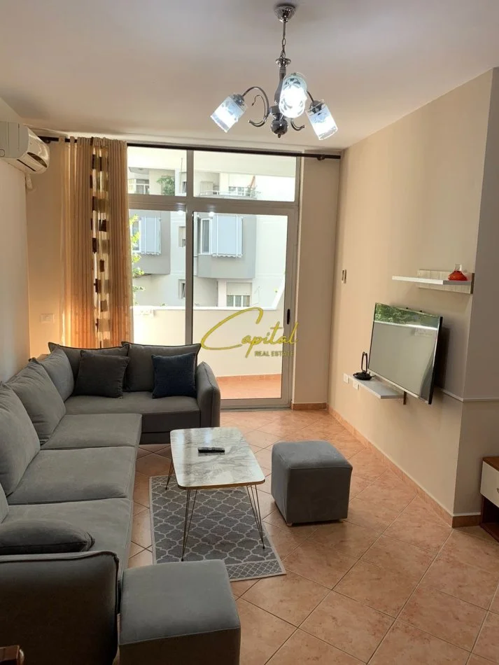 Tirane, jepet me qera apartament 2+1 Kati 2, 80 m² 700 € (KOMUNA E PARISIT)