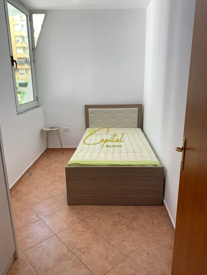 Tirane, jepet me qera apartament 2+1 Kati 2, 80 m² 700 € (KOMUNA E PARISIT)