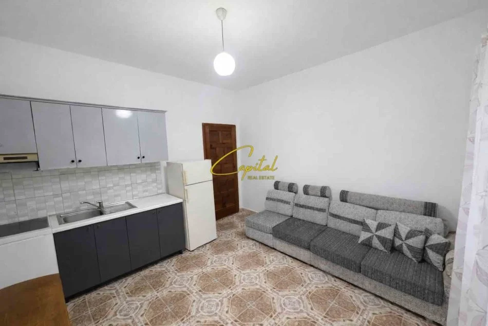 Tirane, jepet me qera apartament 2+1 Kati 2, 90 m² 300 € (KOMBINAT)