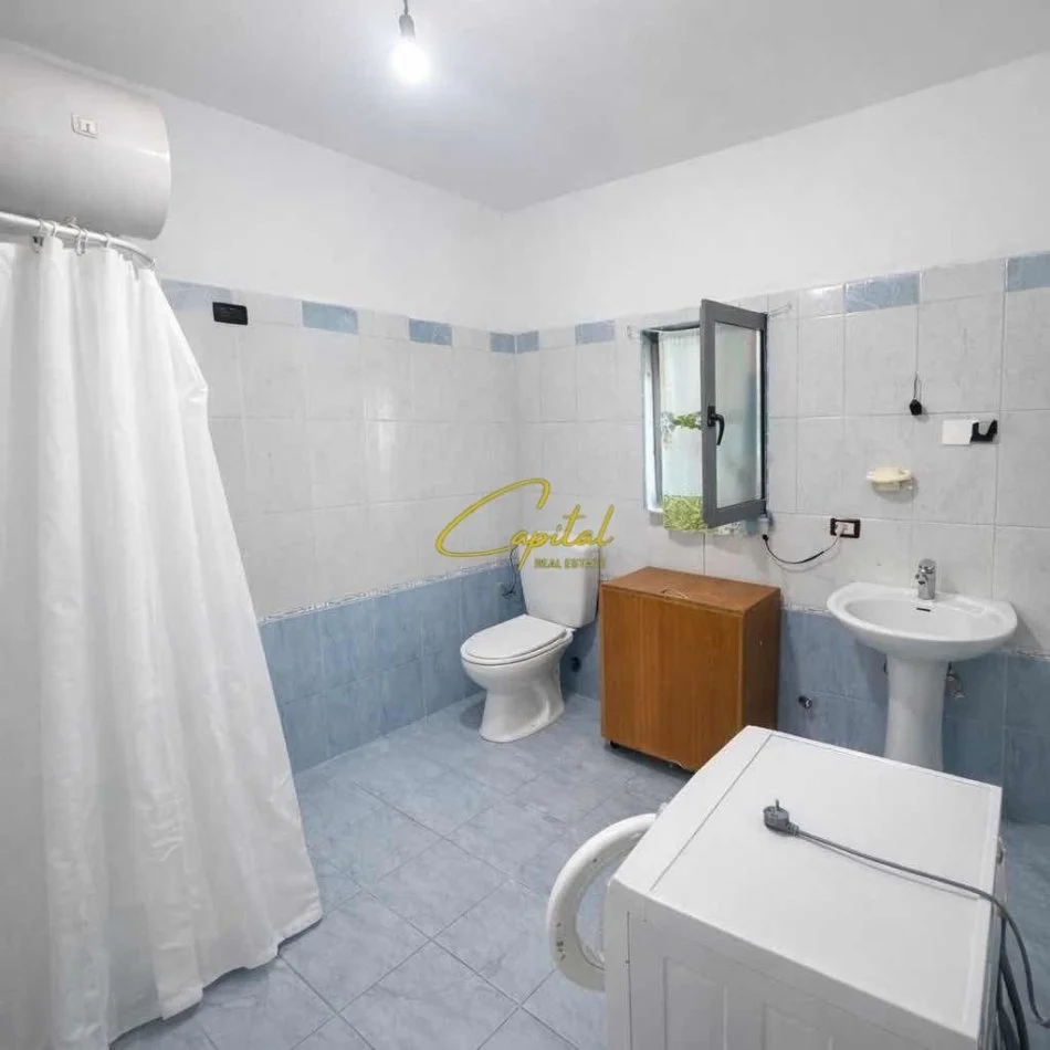 Tirane, jepet me qera apartament 2+1 Kati 2, 90 m² 300 € (KOMBINAT)