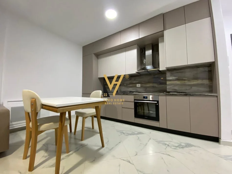 Tirane, jepet me qera apartament 1+1+Ballkon Kati 4, 75 m² 500 € (DON BOSKO)