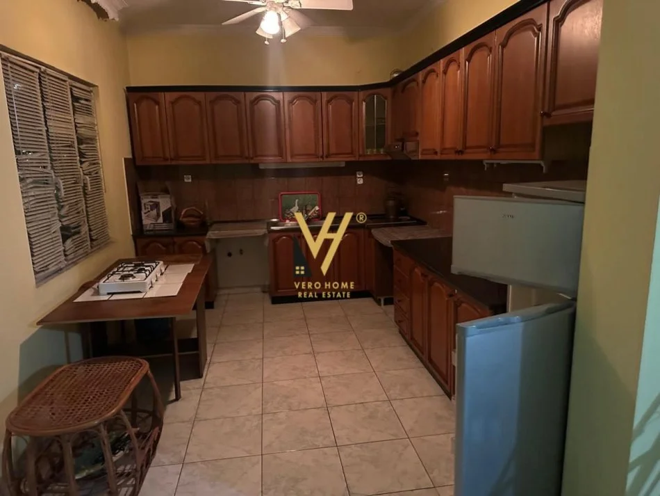 Tirane, jepet me qera Vile 3 Katshe Kati 0, 723 m² 5.000 € (SELITE)