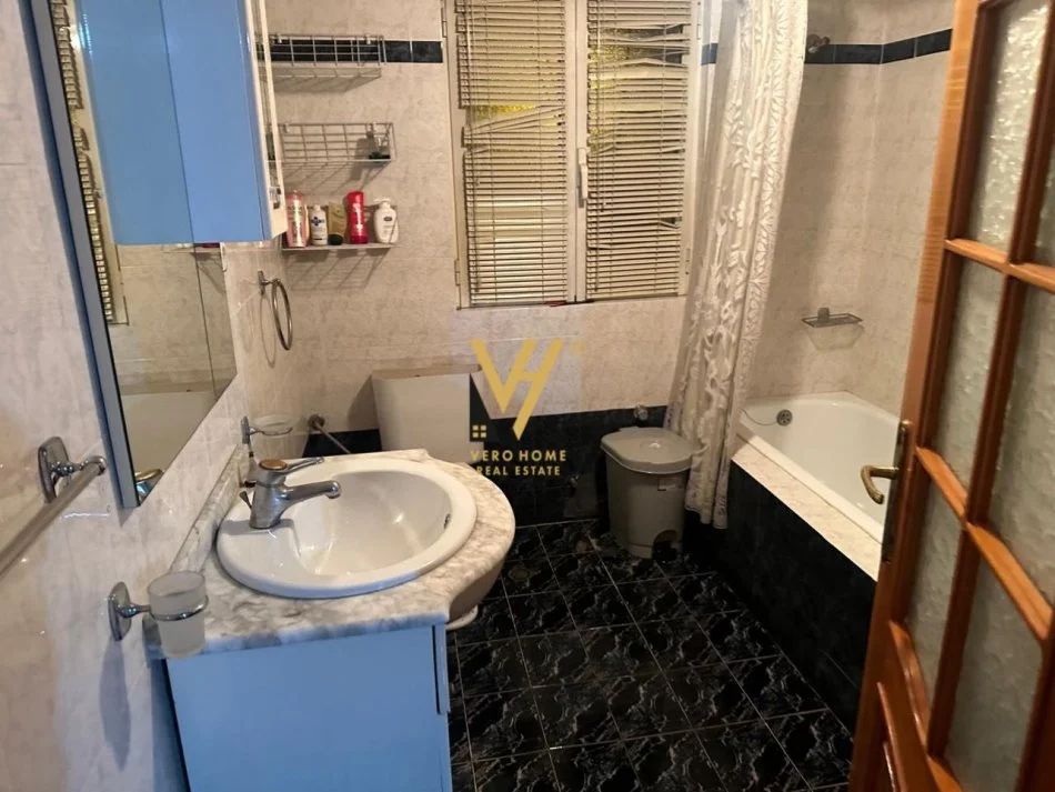 Tirane, jepet me qera Vile 3 Katshe Kati 0, 723 m² 5.000 € (SELITE)